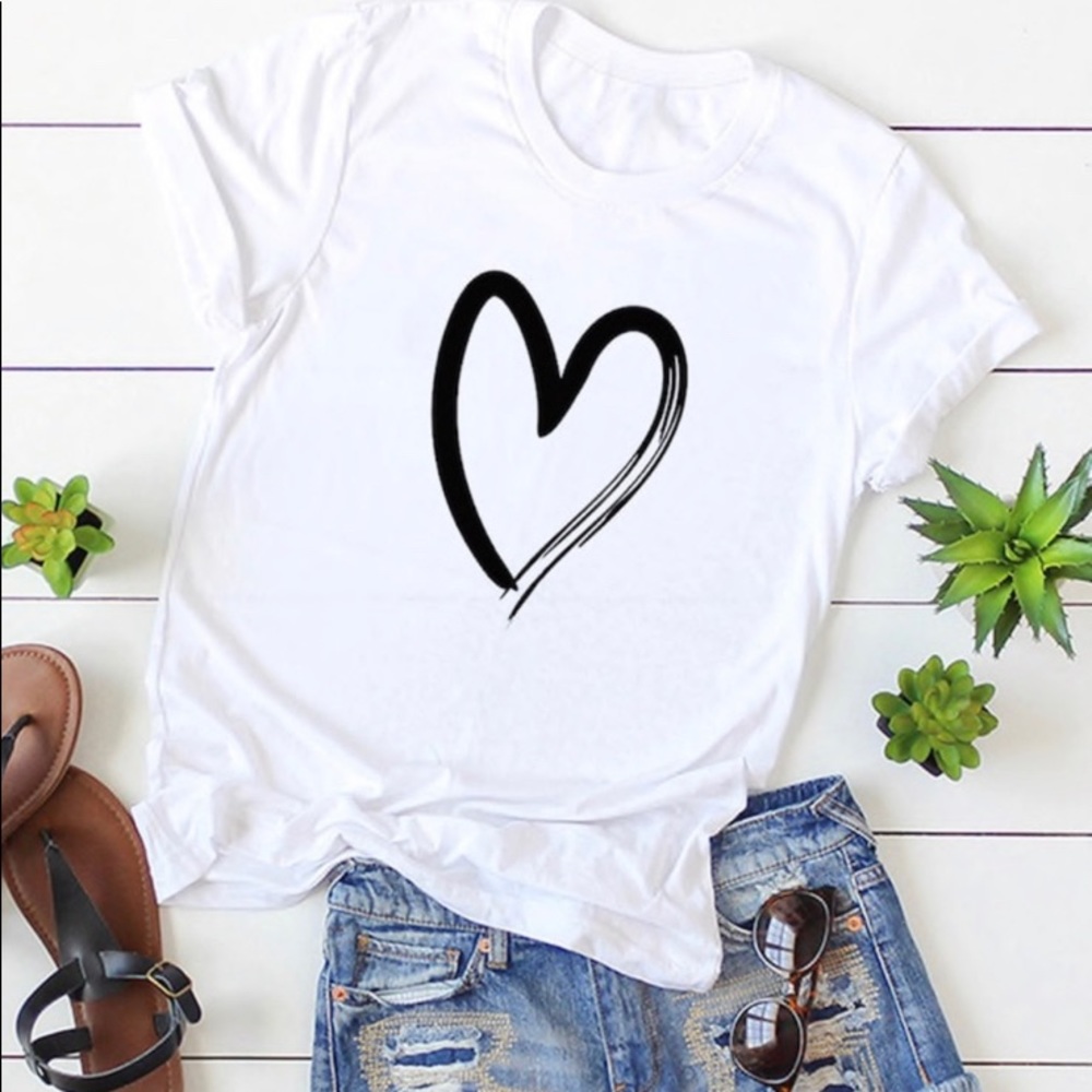 BOUTIQUE | My Heart Is Yours Basic Tee
